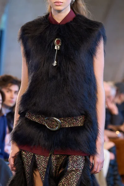 Look 77